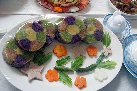 Vietnamese five-colored cylindrical sticky rice cake - ảnh 2